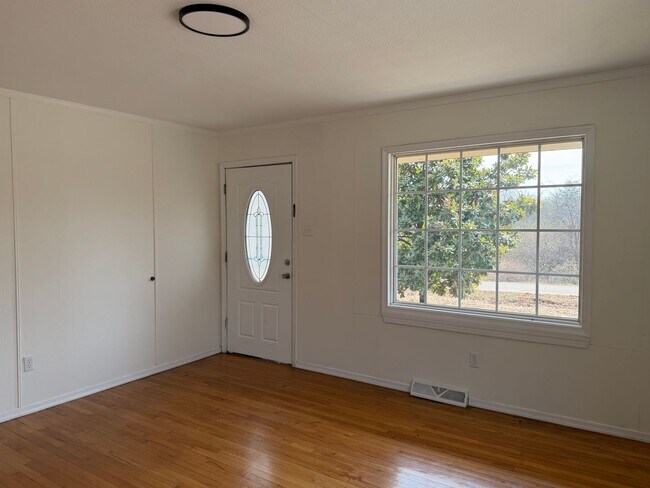 Building Photo - 481 Eldon Rd