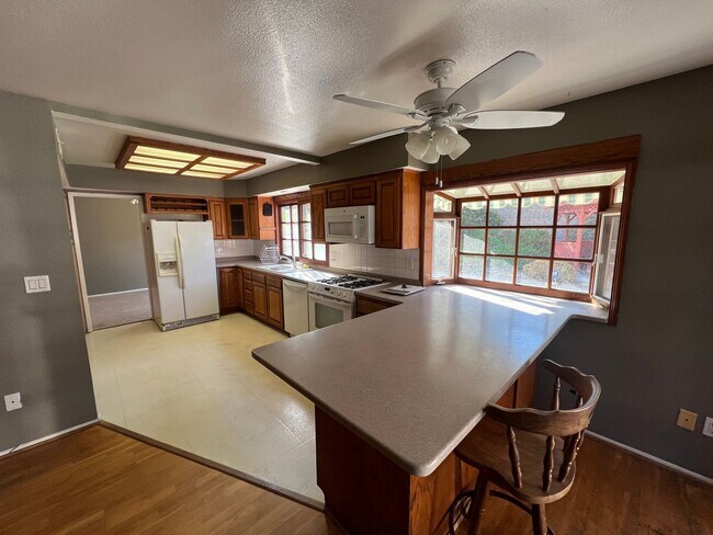 Building Photo - Stunning 4 Bedroom, 3 Bath Tierrasanta Hom...