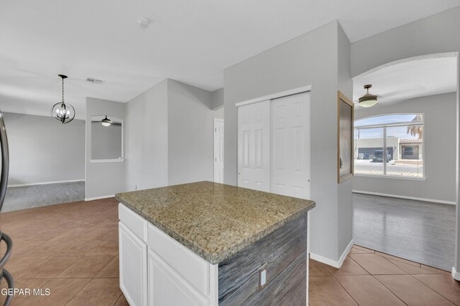 Building Photo - 14378 N Cave Dr