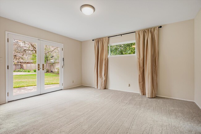 Building Photo - Awesome Quiet Cul-de-sac in Menlo Park