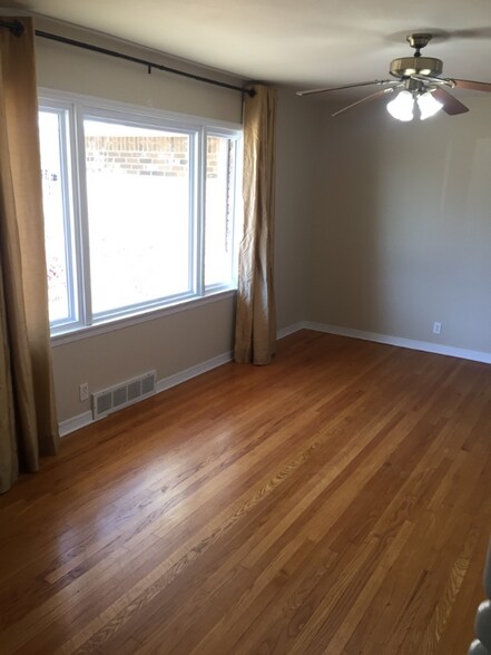 Building Photo - 9420 Mahler Pl