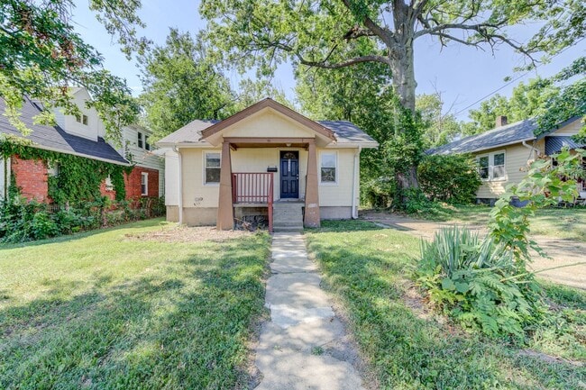 Primary Photo - 1 Bedroom house in University City!