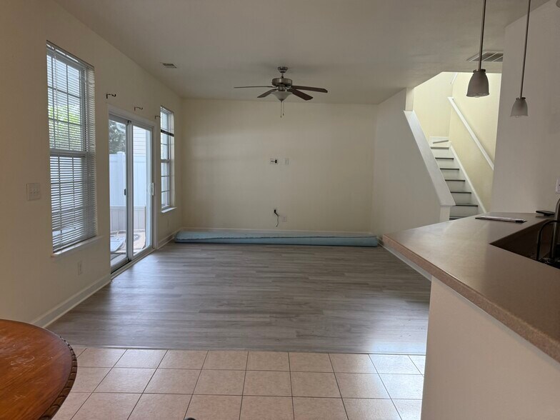 Building Photo - 834 Indianola Ct