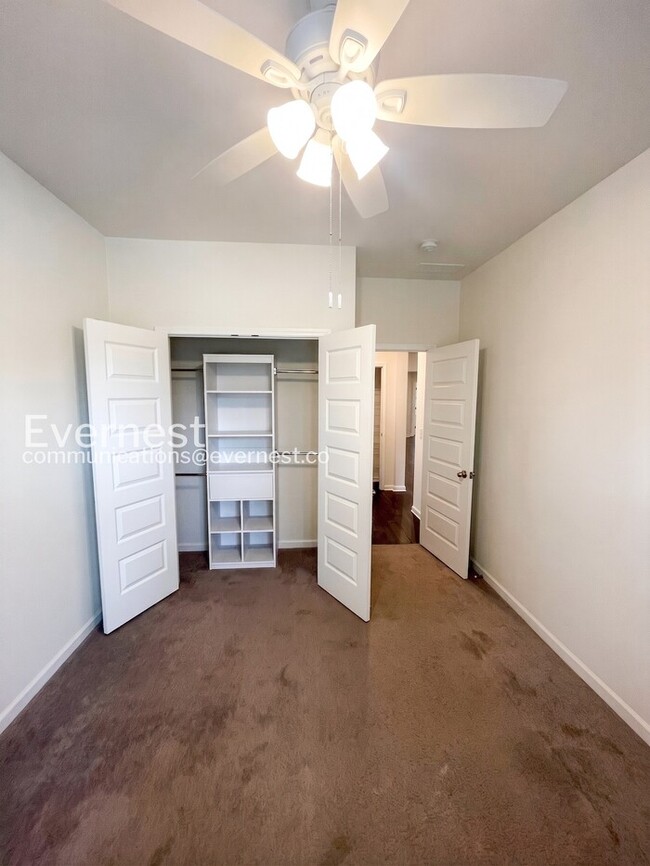 Building Photo - 3 Bed/3 Bath Townhome with Garage / Available Now!