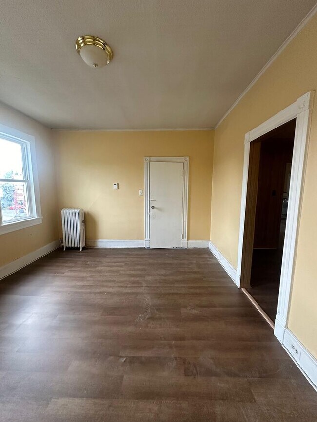 Building Photo - 505 Birch St