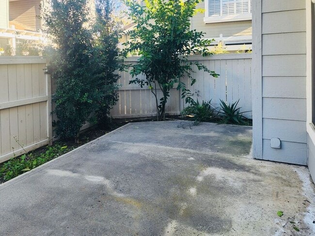 Building Photo - 2275 Hawthorne Pl