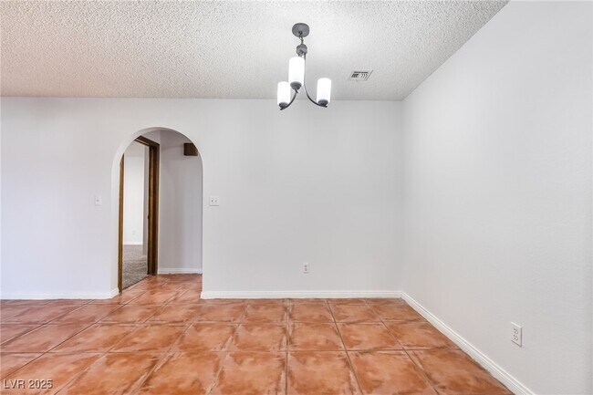 Building Photo - 1418 Santa Margarita St