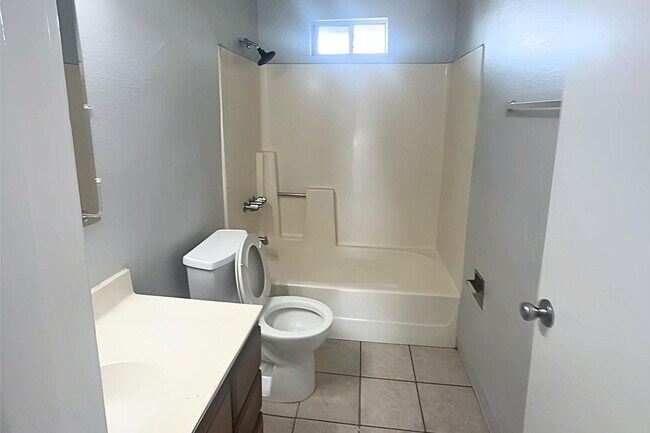Building Photo - 555 W Rio Salado Pkwy