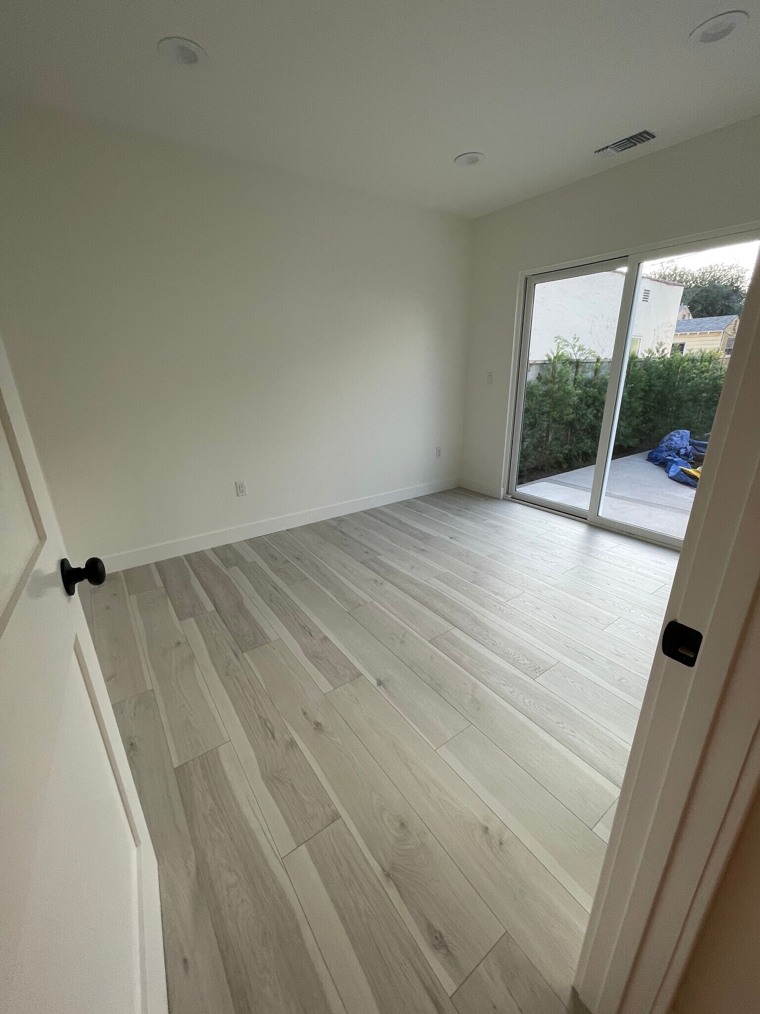 Building Photo - 1049 Davis Ave