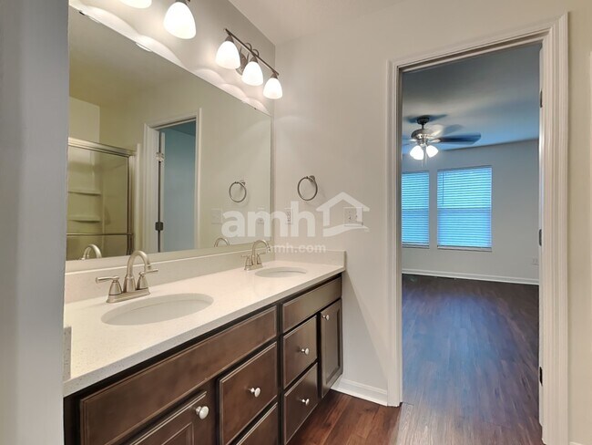 Building Photo - 724 Mary Ln Ext