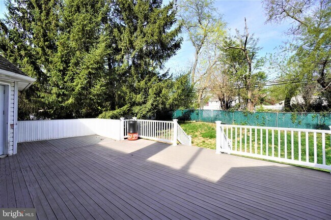 Building Photo - 104 Hidden Creek Dr