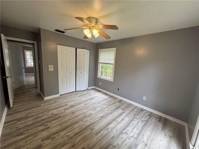 Building Photo - 1054 Gallen Ct