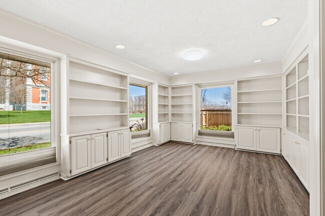 Building Photo - Plymouth