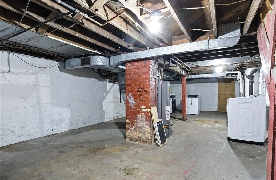 Building Photo - 612 7th Ave S