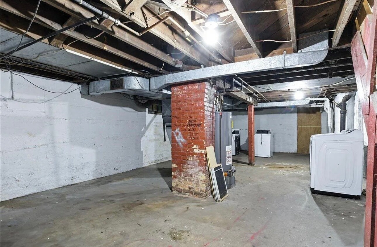 Building Photo - 612 7th Ave S