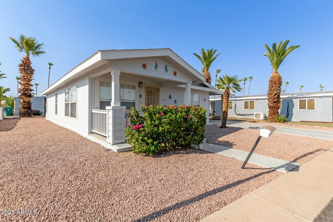 Building Photo - 120 N Val Vista Dr