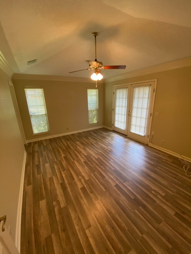 Building Photo - 1884 Plantation Oaks Dr