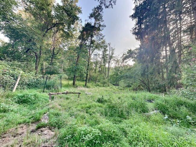 Building Photo - 1962 Shady Oak Dr