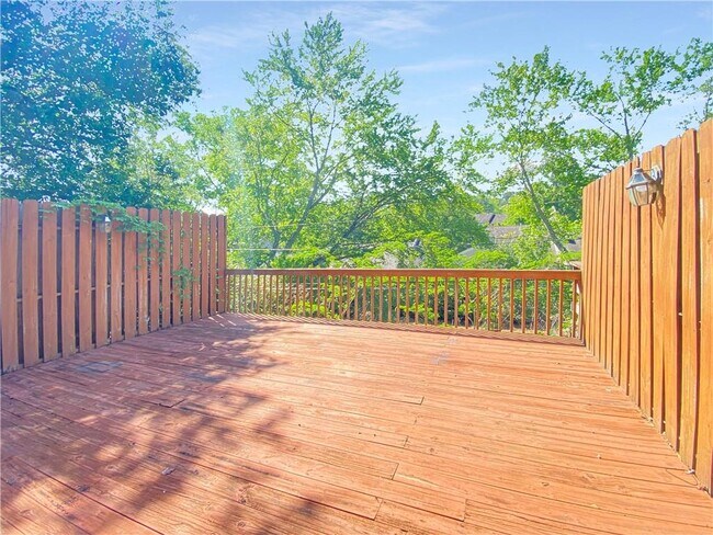 Building Photo - 877 Lenox Oaks Cir NE