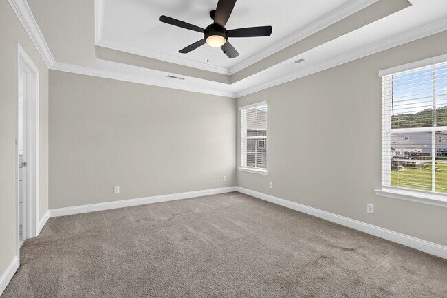 Building Photo - Luxury Townhome