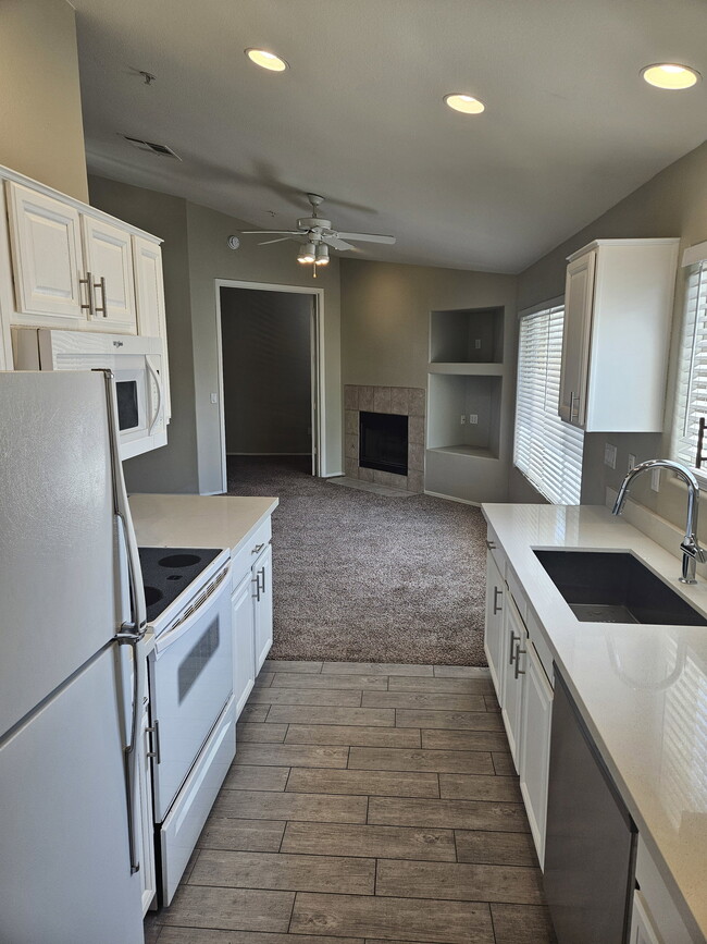 Building Photo - 7520 E Earll Dr