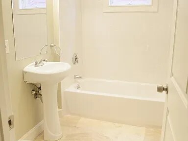 Building Photo - 4043 Washington St