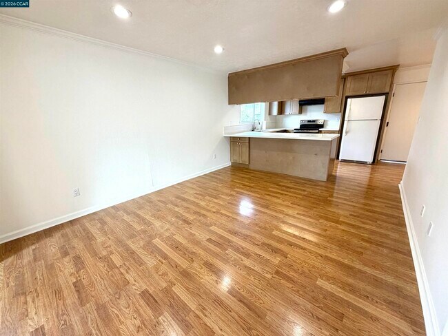 Building Photo - 2946 St Denis Dr