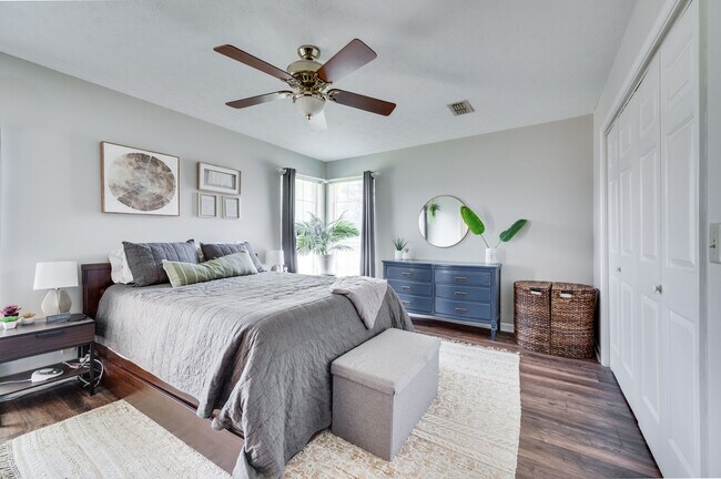 primary bedroom - 601 Hardin Shire Dr