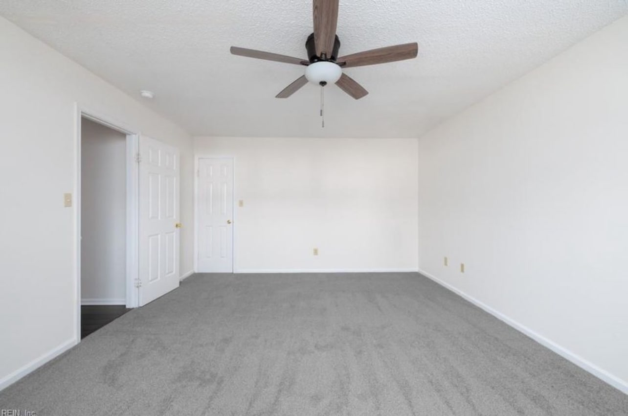 Building Photo - 1288 Hillock Xing