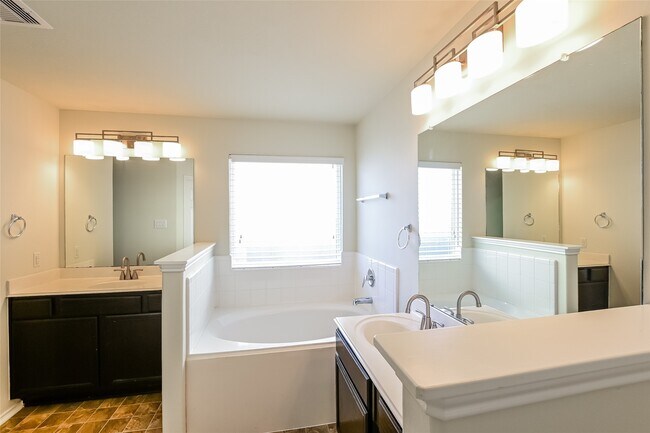 Building Photo - 15011 Mause Creek Dr