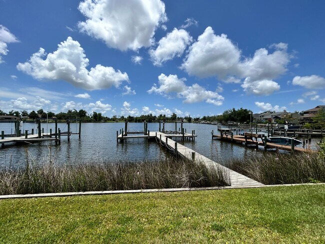 Building Photo - 2908 Country Club Dr