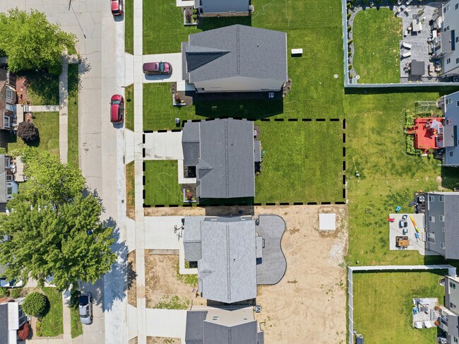Building Photo - 15185 Hanover Ave