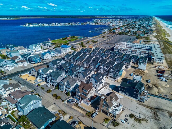 Building Photo - 19 Cummins St