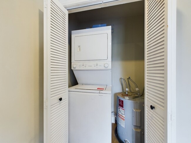 Building Photo - 416 Milton St