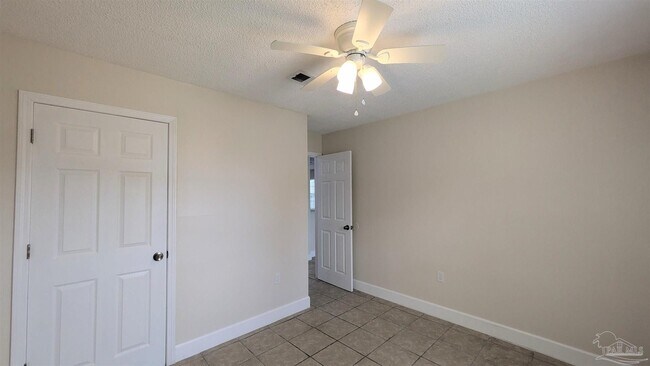 Building Photo - 8264 Continental Dr