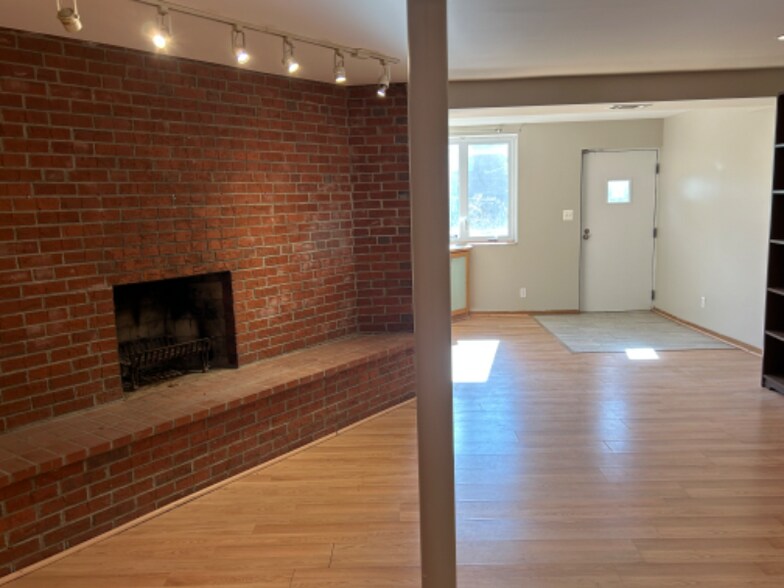 Building Photo - 5819 Black Hawk Dr