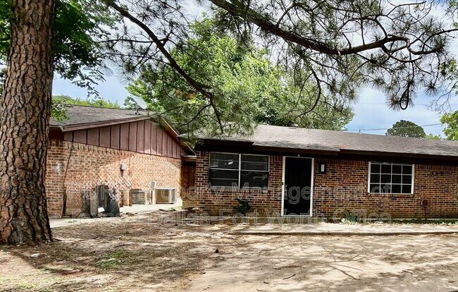 Building Photo - 409 Cousins Ln