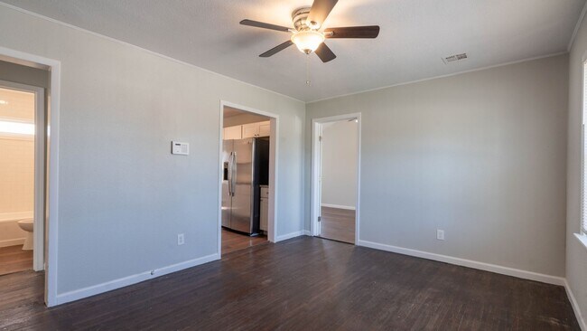 Building Photo - Beautifully remodeled 3/2 in West Tulsa - ...