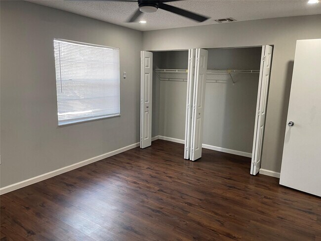 Building Photo - 2017 Oleander Blvd