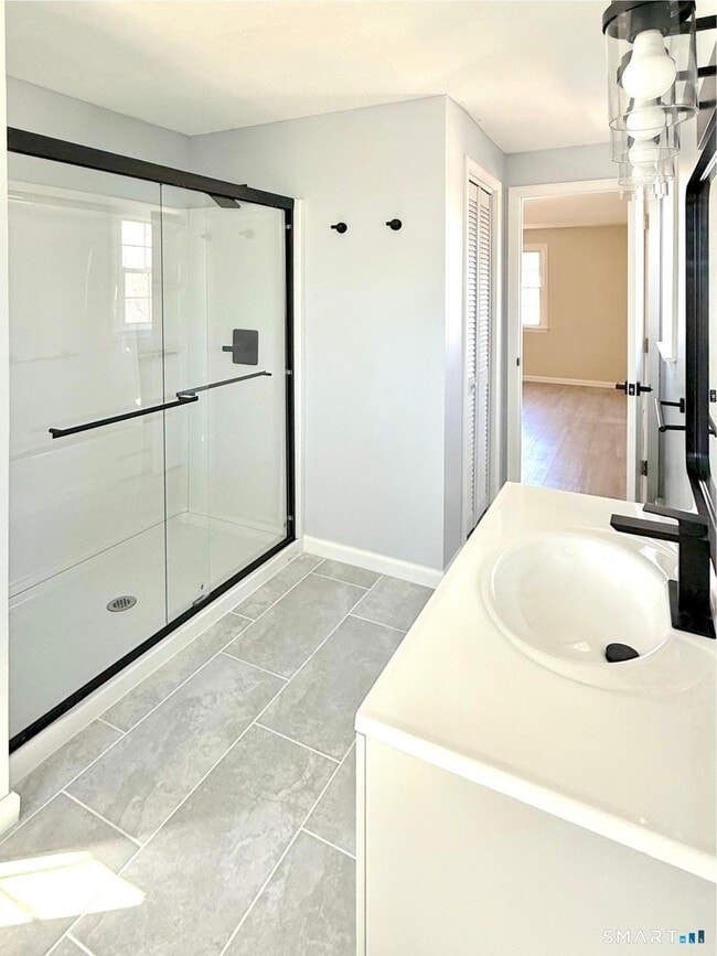 Building Photo - 47 Crestwood Dr