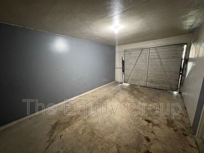 Building Photo - 941 S Demaree St