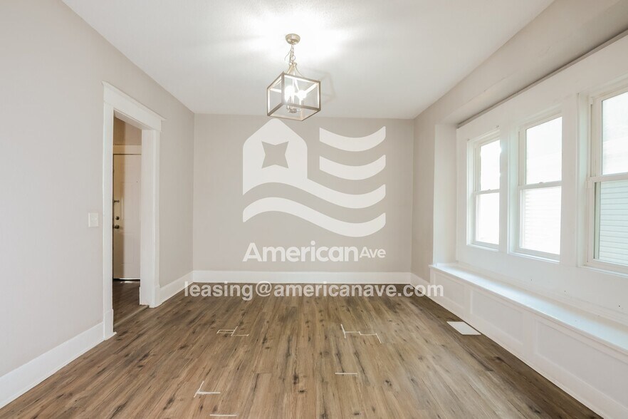 Building Photo - 307 N Denny St