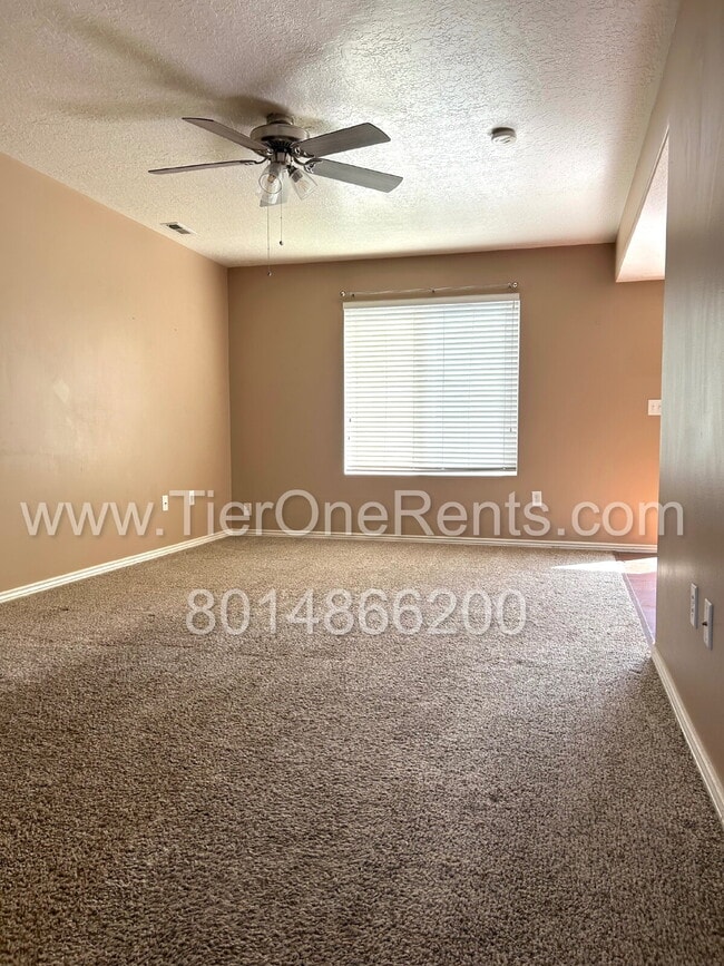 Building Photo - Move-in special: $500 off First months rent