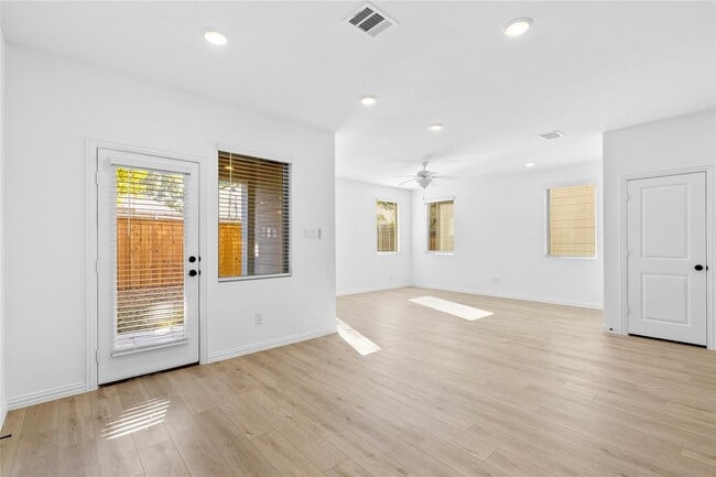 Building Photo - Brand-New 2025 Home in Gated Community Near Downtown Dallas