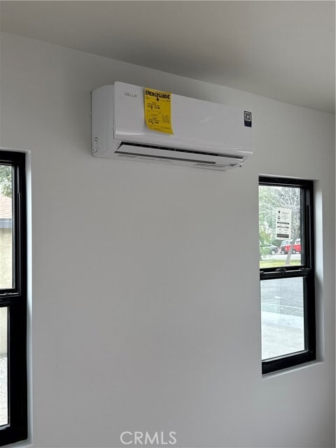 Building Photo - 551 W Crescent Dr