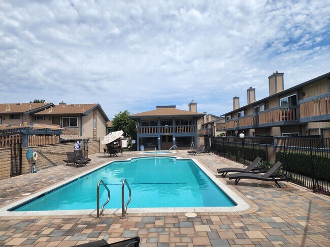 Building Photo - Seascape Community: 2 Bedroom 2.5 Bath Tow...