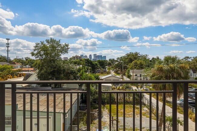 Building Photo - Luxurious 3 Bedroom Condo with Spacious Layout and Prime Location in Tampa, FL!
