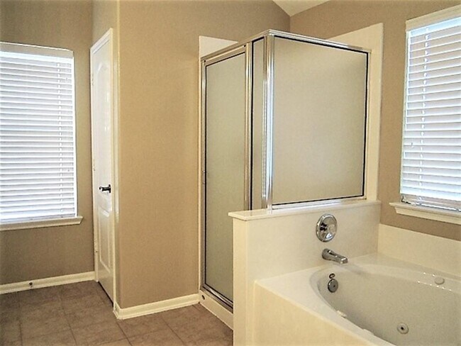 Building Photo - 12403 Fort Dupont Ln