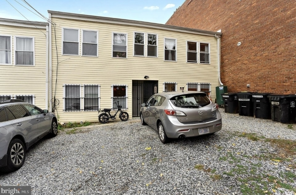 Building Photo - 302 Todd Pl NE