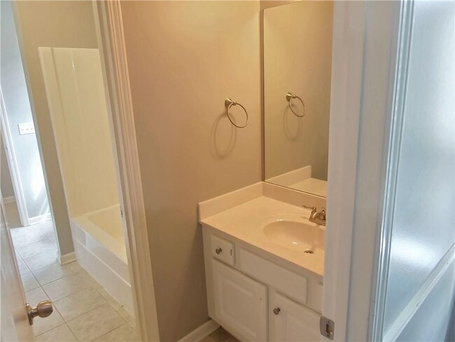 Building Photo - 4901 Planters Walk